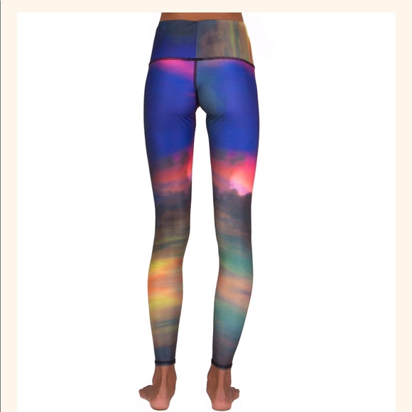 Teeki clouds hot pants - Picture 3 of 8